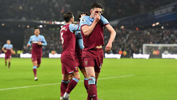 LONDON, ENGLAND - JANUARY 01: Declan Rice of West Ham United celebrates the goal of Felipe Anderson of West Ham United during the Premier League match between West Ham United and AFC Bournemouth at London Stadium on January 01, 2020 in London, United Kingdom. (Photo by Justin Setterfield/Getty Images)