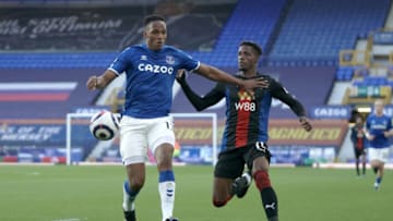 LIVERPOOL, ENGLAND - APRIL 05: Yerry Mina of Everton battles for possession with Wilfried Zaha of Crystal Palace during the Premier League match between Everton and Crystal Palace at Goodison Park on April 05, 2021 in Liverpool, England. Sporting stadiums around the UK remain under strict restrictions due to the Coronavirus Pandemic as Government social distancing laws prohibit fans inside venues resulting in games being played behind closed doors. (Photo by Jon Super - Pool/Getty Images)
