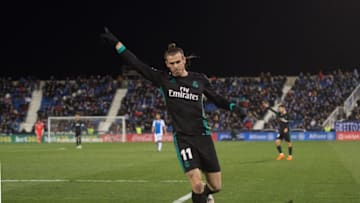 LEGANES, SPAIN - FEBRUARY 21: Gareth Bale of Real Madrid signals to a teammate during the La Liga match between Leganes and Real Madrid at Estadio Municipal de Butarque on February 21, 2018 in Leganes, Spain. (Photo by Denis Doyle/Getty Images )
