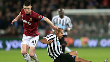 LONDON, ENGLAND - MARCH 02: Declan Rice of West Ham United is challenged by Salomon Rondon of Newcastle United during the Premier League match between West Ham United and Newcastle United at London Stadium on March 02, 2019 in London, United Kingdom. (Photo by Stephen Pond/Getty Images)