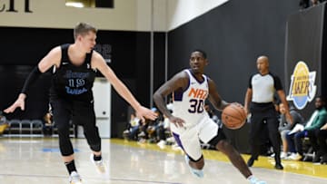 EL SEGUNDO, CA - DECEMBER 29: Jawun Evans #30 of the Northern Arizona Suns handles the basketball against the South Bay Lakers on December 29, 2018 at UCLA Heath Training Center in El Segundo, California. NOTE TO USER: User expressly acknowledges and agrees that, by downloading and or using this photograph, User is consenting to the terms and conditions of the Getty Images License Agreement. Mandatory Copyright Notice: Copyright 2018 NBAE (Photo by Adam Pantozzi/NBAE via Getty Images)
