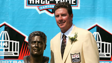 CANTON, OH - AUGUST 7: Pro Football Hall of Fame enshrinee Dan Marino of the Miami Dolphins poses with his bust during the 2005 NFL Hall of Fame enshrinement ceremony on August 7, 2005 in Canton, Ohio. (Photo by Jonathan Daniel/Getty Images)