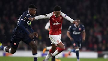 LONDON, ENGLAND - NOVEMBER 02: Mitchell Donald of FK Crvena Zvezda and Joseph Willock of Arsenal battle for possession during the UEFA Europa League group H match between Arsenal FC and Crvena Zvezda at Emirates Stadium on November 2, 2017 in London, United Kingdom. (Photo by Mike Hewitt/Getty Images)
