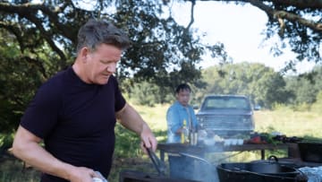 TX - Gordon Ramsay (L) and Texan chef, Justin Yu, go head-to-head during the final cook in Texas. (Credit: National Geographic/Justin Mandel)
