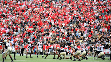 Sep 25, 2021; Nashville, Tennessee, USA; Georgia Bulldogs quarterback JT Daniels (18) calls plays at the line during the first half against the Vanderbilt Commodores at Vanderbilt Stadium. Mandatory Credit: Christopher Hanewinckel-USA TODAY Sports