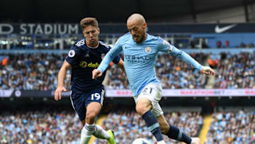 MANCHESTER, ENGLAND - SEPTEMBER 15: Luciano Vietto of Fulham and David Silva of Manchester City battle for the ball during the Premier League match between Manchester City and Fulham FC at Etihad Stadium on September 15, 2018 in Manchester, United Kingdom. (Photo by Michael Regan/Getty Images)