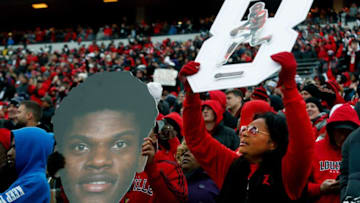 Louisville fans show their love for Lamar Jackson during the game against Syracuse on Saturday as Lamar Jackson's number 8 was officially retired. Nov. 13, 2021Lamar 10