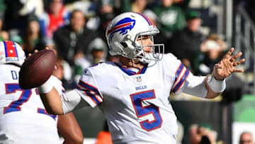 EAST RUTHERFORD, NEW JERSEY - NOVEMBER 11: Matt Barkley #5 of the Buffalo Bills throws a first down pass during the first quarter against the New York Jets at MetLife Stadium on November 11, 2018 in East Rutherford, New Jersey. (Photo by Mark Brown/Getty Images)