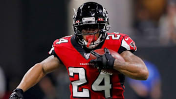 ATLANTA, GEORGIA - SEPTEMBER 15: Running back Devonta Freeman #24 of the Atlanta Falcons runs against the defense of the Philadelphia Eagles during the game at Mercedes-Benz Stadium on September 15, 2019 in Atlanta, Georgia. (Photo by Kevin C. Cox/Getty Images)