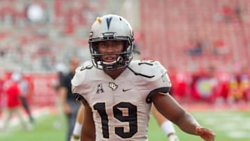 HOUSTON, TX - OCTOBER 29: UCF Knights place kicker Donald De La Haye (19) warms up during the NCAA football game between the Central Florida Knights and Houston Cougars on October 29, 2016 at TDECU Stadium in Houston, TX. (Photo by Leslie Plaza Johnson/Icon Sportswire via Getty Images)