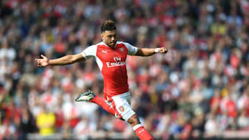 LONDON, ENGLAND - MAY 07: Alex Oxlade-Chamberlain of Arsenal in action during the Premier League match between Arsenal and Manchester United at Emirates Stadium on May 7, 2017 in London, England. (Photo by Laurence Griffiths/Getty Images)