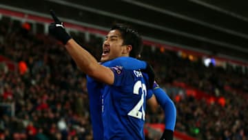SOUTHAMPTON, ENGLAND - DECEMBER 13: Shinji Okazaki of Leicester City celebrates after scoring his sides fourth goal during the Premier League match between Southampton and Leicester City at St Mary's Stadium on December 13, 2017 in Southampton, England. (Photo by Steve Bardens/Getty Images)