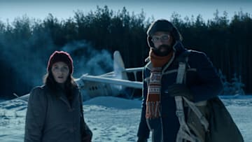 STRANGER THINGS. (L to R) Winona Ryder as Joyce Byers and Brett Gelman as Murray Bauman in STRANGER THINGS. Cr. Courtesy of Netflix © 2022