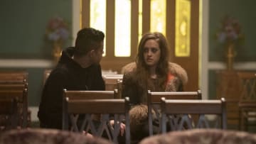 MR. ROBOT -- "Payment Required" Episode 402 -- Pictured: (l-r) Rami Malek as Elliot Alderson, Carly Chaikin as Darlene -- (Photo by: Peter Kramer/USA Network)