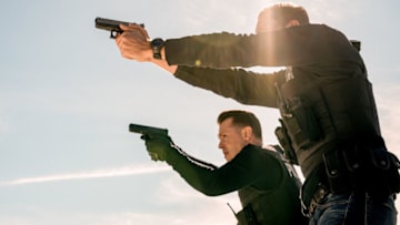 CHICAGO P.D. -- "Trigger" Episode 607 -- Pictured: (l-r) Jon Seda as Det. Antonio Dawson, Jesse Lee Soffer as Det. Jay Halstead -- (Photo by: Matt Dinerstein/NBC)