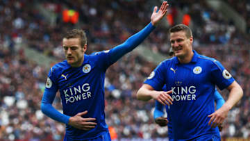 STRATFORD, ENGLAND - MARCH 18: Jamie Vardy of Leicester City (L) celebrates scoring his sides third goal with Robert Huth of Leicester City (R) during the Premier League match between West Ham United and Leicester City at London Stadium on March 18, 2017 in Stratford, England. (Photo by Steve Bardens/Getty Images)