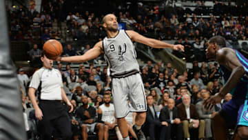 SAN ANTONIO, TX - JANUARY 7: Tony Parker #9 of the San Antonio Spurs saves the ball against the Charlotte Hornets on January 7, 2017 at the AT&T Center in San Antonio, Texas. NOTE TO USER: User expressly acknowledges and agrees that, by downloading and or using this photograph, user is consenting to the terms and conditions of the Getty Images License Agreement. Mandatory Copyright Notice: Copyright 2017 NBAE (Photos by Mark Sobhani/NBAE via Getty Images)