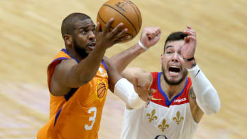 Chris Paul #3 of the Phoenix Suns shoots the ball over Willy Hernangomez #9 of the New Orleans Pelicans (Photo by Sean Gardner/Getty Images)