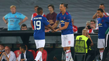 ROTTERDAM, NETHERLANDS - SEPTEMBER 15: Zlatan Ibrahimovic of Manchester United substitutes Marcus Rashford of Manchester United during the UEFA Europa League match between Feyenoord and Manchester United at Feijenoord Stadion on September 15, 2016 in Rotterdam, . (Photo by Catherine Ivill - AMA/Getty Images)
