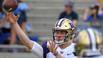 PASADENA, CA - OCTOBER 06: Quarterback Colson Yankoff #7 of the Washington Huskies warms up for the game UCLA Bruins on October 6, 2018 in Pasadena, California. (Photo by Jayne Kamin-Oncea/Getty Images)