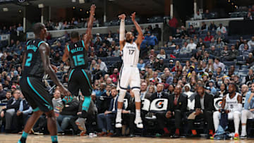 MEMPHIS, TN - JANUARY 23: Garrett Temple #17 of the Memphis Grizzlies shoots the ball against the Charlotte Hornets on January 23, 2019 at FedExForum in Memphis, Tennessee. NOTE TO USER: User expressly acknowledges and agrees that, by downloading and/or using this photograph, user is consenting to the terms and conditions of the Getty Images License Agreement. Mandatory Copyright Notice: Copyright 2019 NBAE (Photo by Joe Murphy/NBAE via Getty Images)