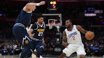 LOS ANGELES, CALIFORNIA - OCTOBER 10: Kawhi Leonard #2 of the LA Clippers steps back on Nikola Jokic #15 and Jamal Murray #27 of the Denver Nuggets during the first half at Staples Center on October 10, 2019 in Los Angeles, California. (Photo by Harry How/Getty Images)