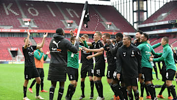 Auch ohne Fans feierten Marcus Thuram und die Gladbacher mit der Eckfahne
