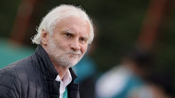 Rudi Völler (Foto) und Simon Rolfes verteidigen Trainer Peter Bosz nach dem Pokal-Aus in Essen
