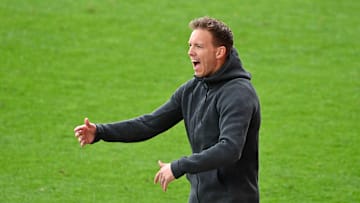 Julian Nagelsmann will bei den Bayern wohl ein neues System einführen. Dazu braucht es einen offensivstarken Rechtsverteidiger. 