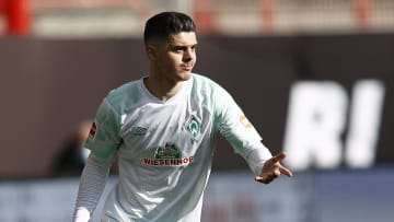 Die Eintracht kann wohl keine 15 Millionen für Rashica aufbringen.