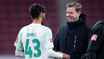 Florian Kohfeldt (r.) verspricht Youngster Eren Dinkci (l.) eine glorreiche Werder-Zukunft