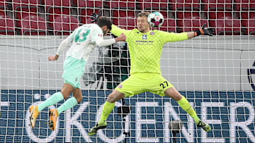 Erste Ballberührung, erstes Bundesliga-Tor: Eren Dinkci (19) köpft Werder Bremen ins Glück