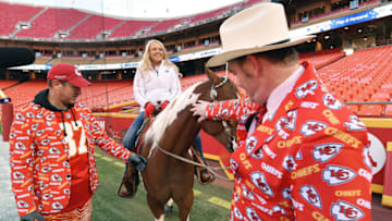 Actors Rob Riggle, left, and David Koechner meet War Paint and Susie on the field during a game between the Tampa Bay Buccaneers and Kansas City Chiefs on Sunday, Nov. 20, 2016 at Arrowhead Stadium, in Kansas City, Mo. (John Sleezer/Kansas City Star/TNS via Getty Images)