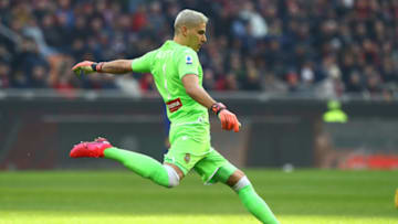 MILAN, ITALY - FEBRUARY 02: Marco Silvestri of Hellas Verona in action during the Serie A match between AC Milan and Hellas Verona at Stadio Giuseppe Meazza on February 2, 2020 in Milan, Italy. (Photo by Marco Luzzani/Getty Images)