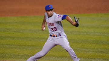 MIAMI, FLORIDA - AUGUST 19: Edwin Diaz #39 of the New York Mets delivers a pitch during the game against the Miami Marlins at Marlins Park on August 19, 2020 in Miami, Florida. (Photo by Mark Brown/Getty Images)