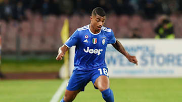 NAPLES, ITALY - APRIL 02: Mario Lemina of Juventus FC in action during the Serie A match between SSC Napoli and Juventus FC at Stadio San Paolo on April 2, 2017 in Naples, Italy. (Photo by Francesco Pecoraro/Getty Images)