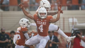 Jordan Whittington, Bijan Robinson, Texas Football (Photo by Tim Warner/Getty Images)