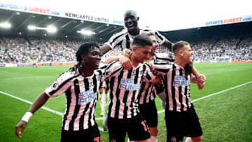 NEWCASTLE UPON TYNE, ENGLAND - APRIL 20: Ayoze Perez of Newcastle United celebrates with teammates after scoring his team's third goal during the Premier League match between Newcastle United and Southampton FC at St. James Park on April 20, 2019 in Newcastle upon Tyne, United Kingdom. (Photo by Stu Forster/Getty Images)