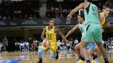 WHITE PLAINS, NY - JUNE 29: Jamierra Faulkner #21 of the Chicago Sky handles the ball against the New York Liberty on June 29, 2018 at Westchester County Center in White Plains, New York. NOTE TO USER: User expressly acknowledges and agrees that, by downloading and or using this photograph, User is consenting to the terms and conditions of the Getty Images License Agreement. Mandatory Copyright Notice: Copyright 2018 NBAE (Photo by Steve Freeman/NBAE via Getty Images)