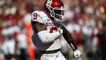 DALLAS, TEXAS - OCTOBER 12: Kenneth Murray #9 of the Oklahoma Sooners during the 2019 AT&T Red River Showdown at Cotton Bowl on October 12, 2019 in Dallas, Texas. (Photo by Ronald Martinez/Getty Images)