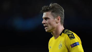 BARCELONA, SPAIN - NOVEMBER 27: Lukasz Piszczek of Borussia Dortmund looks on during the UEFA Champions League group F match between FC Barcelona and Borussia Dortmund at Camp Nou on November 27, 2019 in Barcelona, Spain. (Photo by Etsuo Hara/Getty Images)