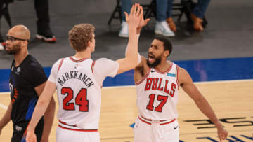 Garrett Temple, Lauri Markkanen, Chicago Bulls Mandatory Credit: Vincent Carchietta-USA TODAY Sports