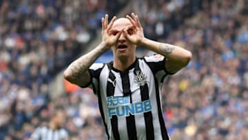 LEICESTER, ENGLAND - APRIL 07: Jonjo Shelvey of Newcastle United celebrates scoring his side's first goal during the Premier League match between Leicester City and Newcastle United at The King Power Stadium on April 7, 2018 in Leicester, England. (Photo by Ross Kinnaird/Getty Images)