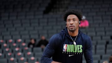 OKC Thunder trade deadline options : Robert Covington #33 of the Minnesota Timberwolves warms up before the game (Photo by Rocky Widner/NBAE via Getty Images)