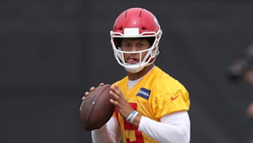 KANSAS CITY, MO - JUNE 12: Kansas City Chiefs quarterback Patrick Mahomes (15) drops back to pass during Chiefs Minicamp on June 12, 2018 at the Kansas City Chiefs Training Facility in Kansas City, MO. (Photo by Scott Winters/Icon Sportswire via Getty Images)