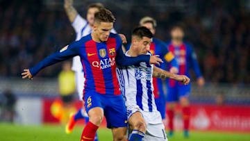 SAN SEBASTIAN, SPAIN - NOVEMBER 27: Denis Suarez of FC Barcelona duels for the ball with Yuri Berchiche of Real Sociedad during the La Liga match between Real Sociedad de Futbol and FC Barcelona at Estadio Anoeta on November 27, 2016 in San Sebastian, Spain. (Photo by Juan Manuel Serrano Arce/Getty Images)