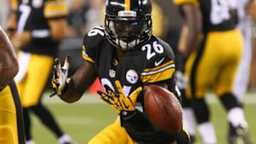 Aug 21, 2014; Philadelphia, PA, USA; Pittsburgh Steelers running back Le'Veon Bell (26) cannot pull in a catch during the first quarter of a game against the Philadelphia Eagles at Lincoln Financial Field. Mandatory Credit: Bill Streicher-USA TODAY Sports