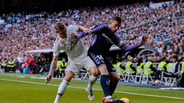 SANTIAGO BERNABEU STADIUM, MADRID, SPAIN - 2018/11/03: Real Madrid's Toni Kroos and Real Valladolid's Ruben Alcaraz fight for the ball during La Liga match between Real Madrid and Real Valladolid at Santiago Bernabeu Stadium in Madrid.Final Score: Real Madrid 2 - 0 Valladolid. (Photo by Legan P. Mace/SOPA Images/LightRocket via Getty Images)