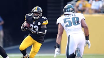 Aug 18, 2016; Pittsburgh, PA, USA; Pittsburgh Steelers running back Fitzgerald Toussaint (33) carries the ball as Philadelphia Eagles inside linebacker Jordan Hicks (58) pursues during the first quarter at Heinz Field. Mandatory Credit: Charles LeClaire-USA TODAY Sports
