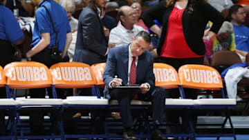UNCASVILLE, CT - AUGUST 30: Head coach Curt Miller of the Connecticut Sun draws up a play before the game against the San Antonio Stars on August 30, 2016 at the Mohegan Sun Arena in Uncasville, Connecticut. NOTE TO USER: User expressly acknowledges and agrees that, by downloading and/or using this Photograph, user is consenting to the terms and conditions of the Getty Images License Agreement. Mandatory Copyright Notice: Copyright 2016 NBAE (Photo by Chris Marion/NBAE via Getty Images)